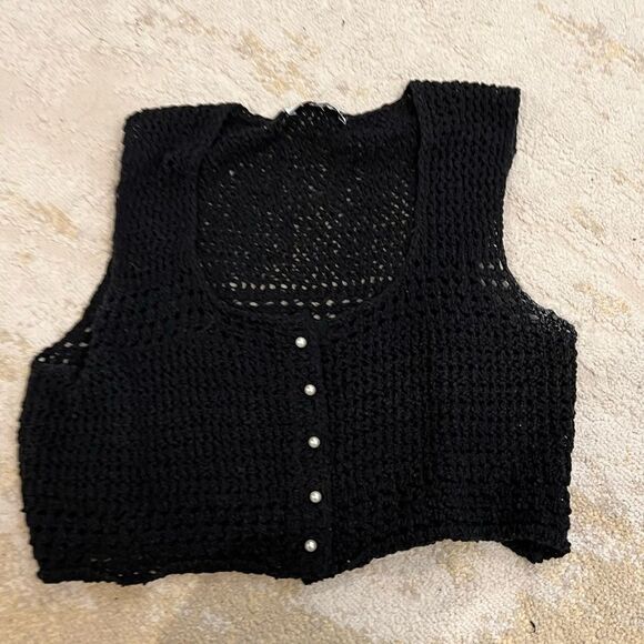 black crochet knit tank top crop. pearl buttons - Picture 1 of 3
